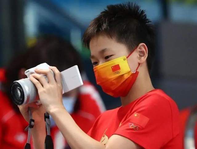 他几乎踢了每场比赛，我已经不记得上一次他错过阿森纳的比赛是什么时候了，他现在的状态也和上赛季不太相同了。